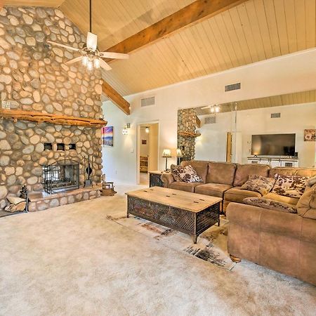 Lush Pinetop Retreat With Large Deck And Wooded Yard! Екстер'єр фото