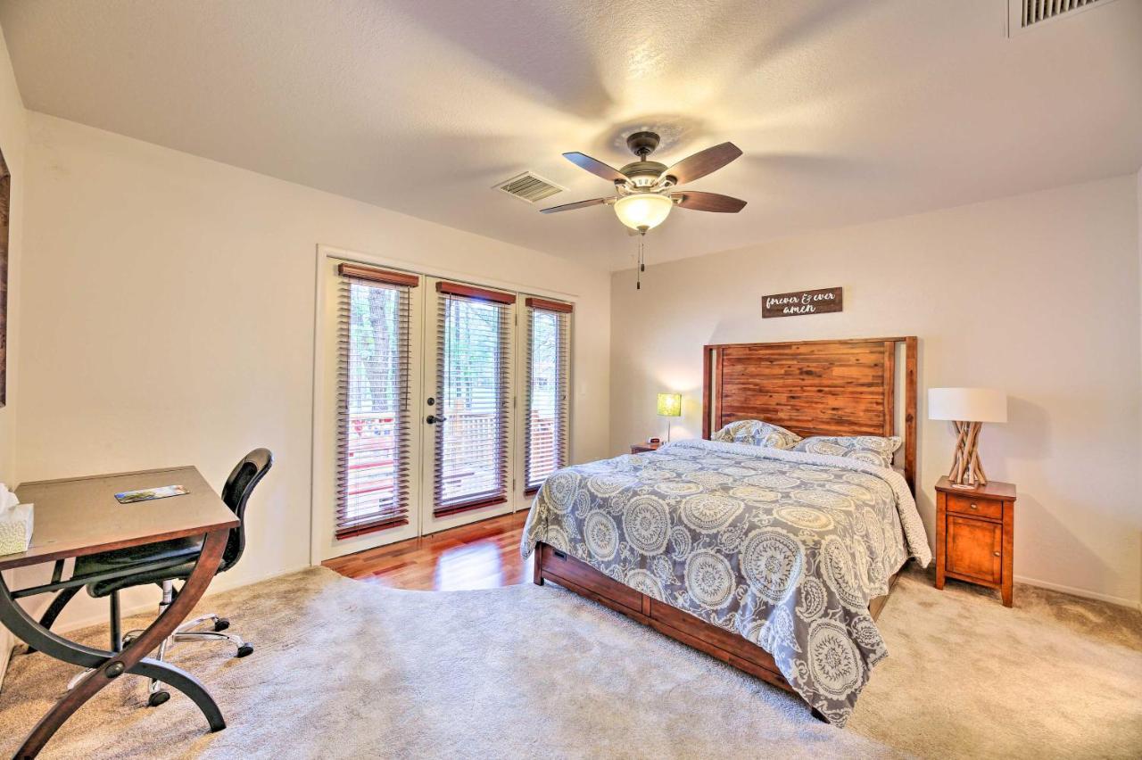 Lush Pinetop Retreat With Large Deck And Wooded Yard! Екстер'єр фото