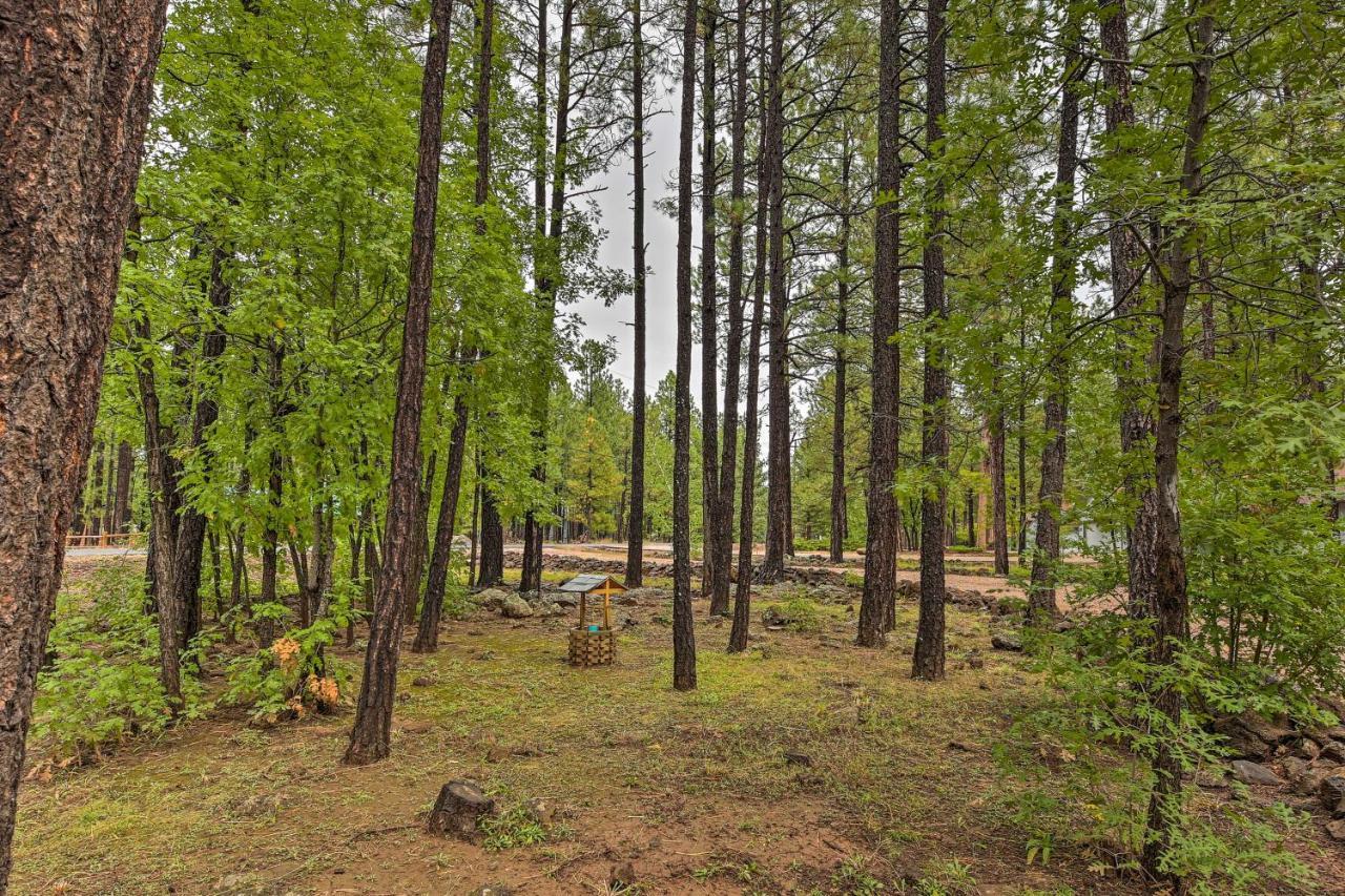 Lush Pinetop Retreat With Large Deck And Wooded Yard! Екстер'єр фото