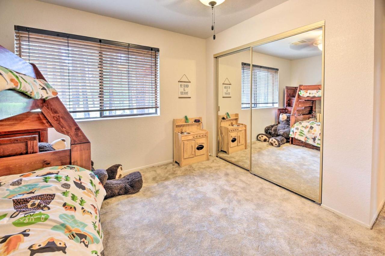Lush Pinetop Retreat With Large Deck And Wooded Yard! Екстер'єр фото