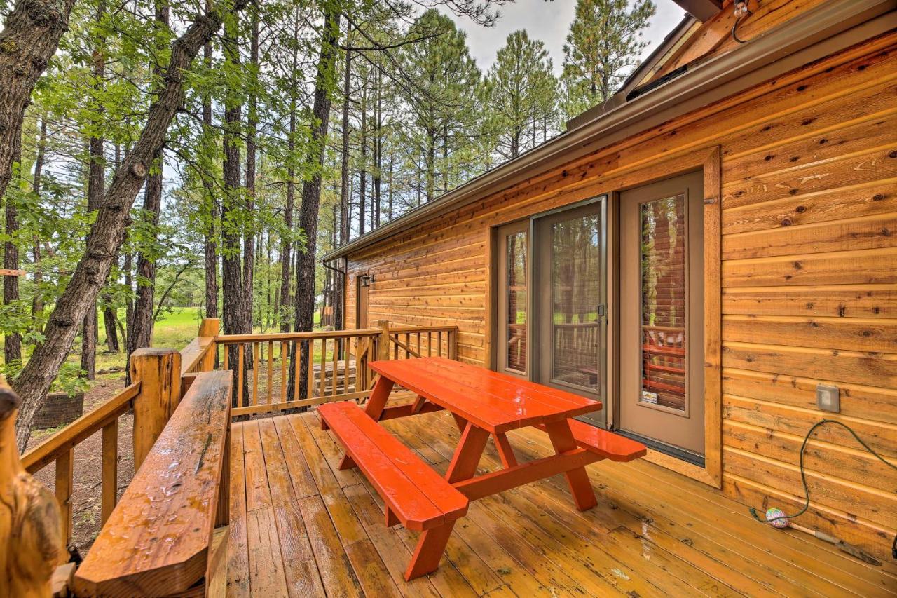 Lush Pinetop Retreat With Large Deck And Wooded Yard! Екстер'єр фото